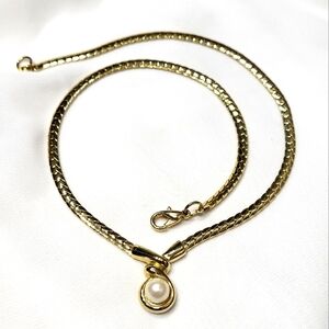 Necklace Pearl Knot Pendant Goldtone Lovely Statement Piece 18"